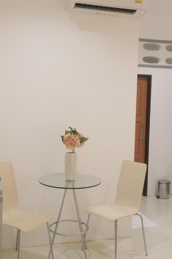 Apartamento ตะวันแมนชั่น Ban Na Khua Exterior foto