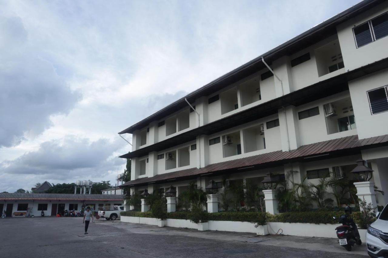 Apartamento ตะวันแมนชั่น Ban Na Khua Exterior foto